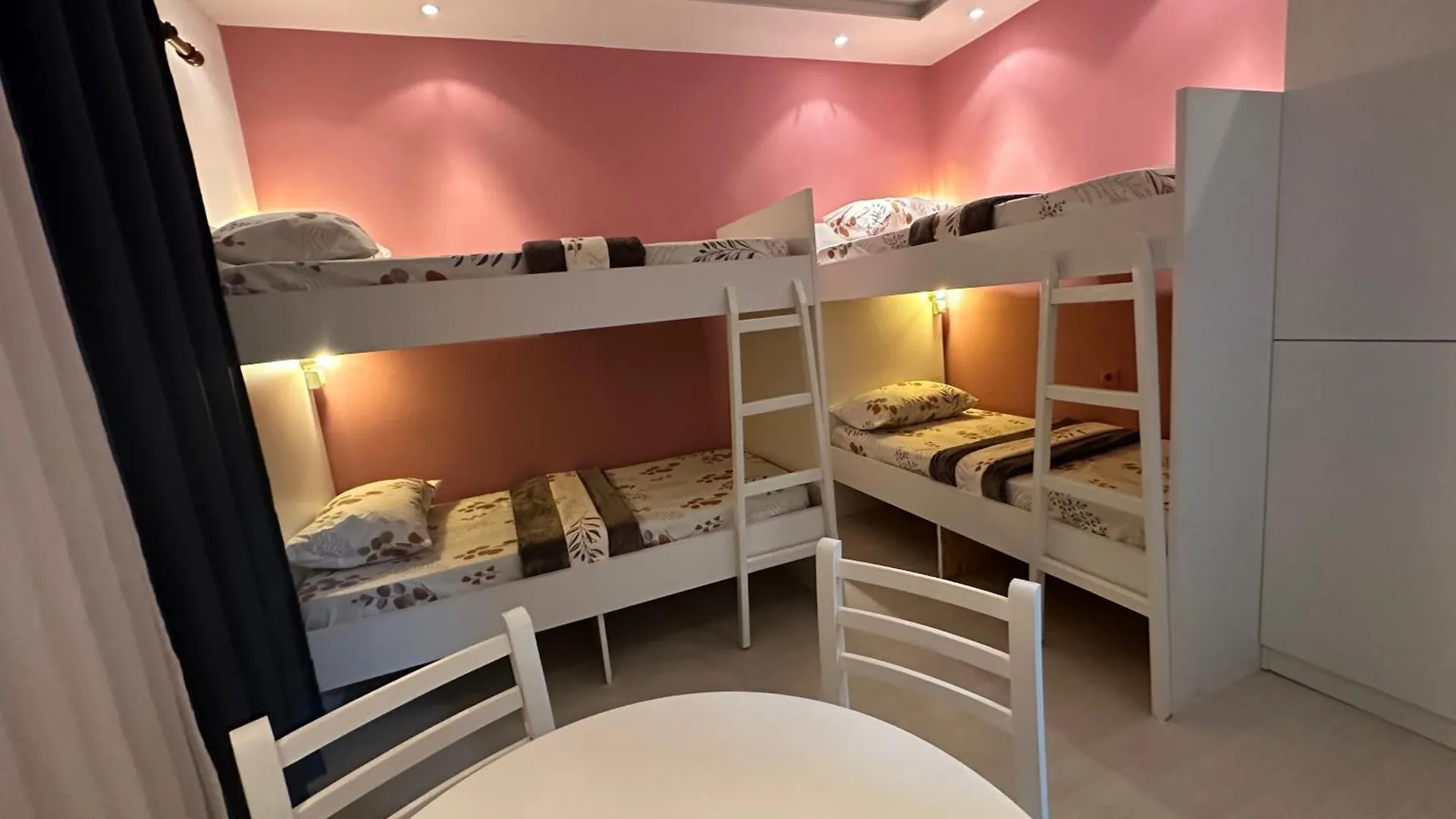 Tirana Blloku Vibes Hostel 알바니아