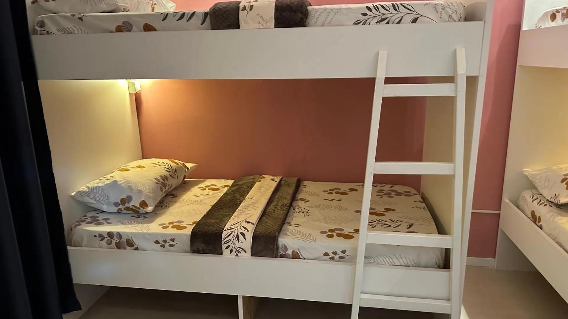 Tirana Blloku Vibes Hostel 0*,