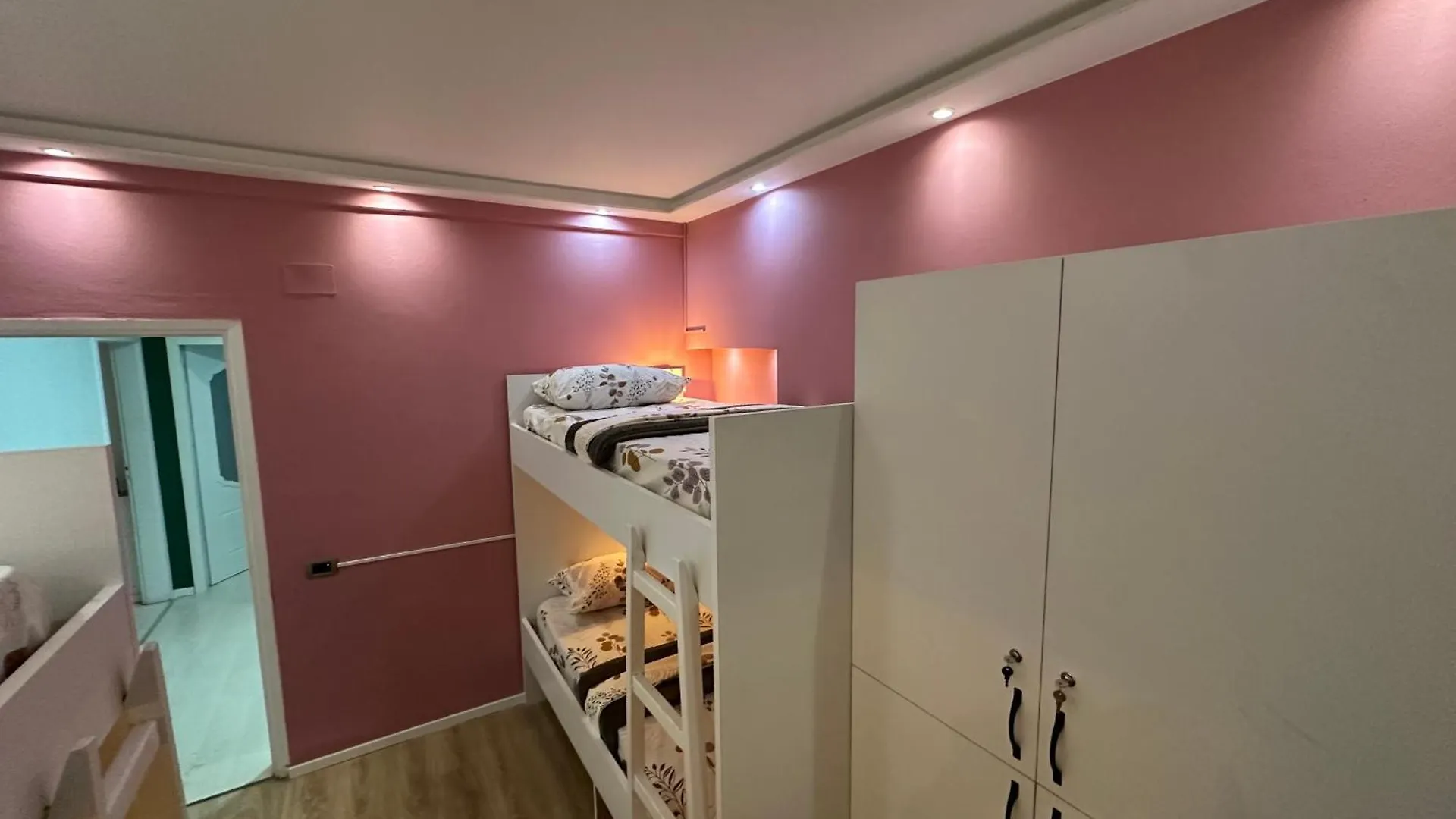Tirana Blloku Vibes Hostel